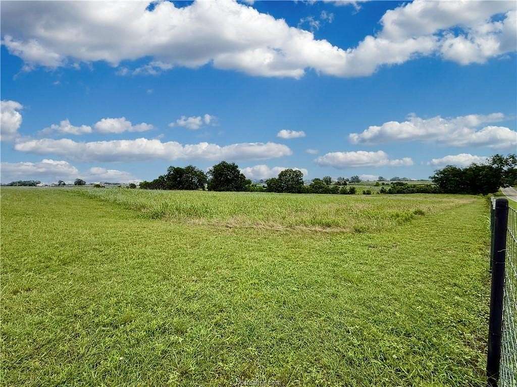 8 Acres of Residential Land for Sale in Navasota, Texas
