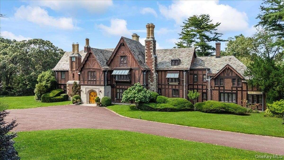 12 Acres of Land with Home for Sale in Mill Neck, New York