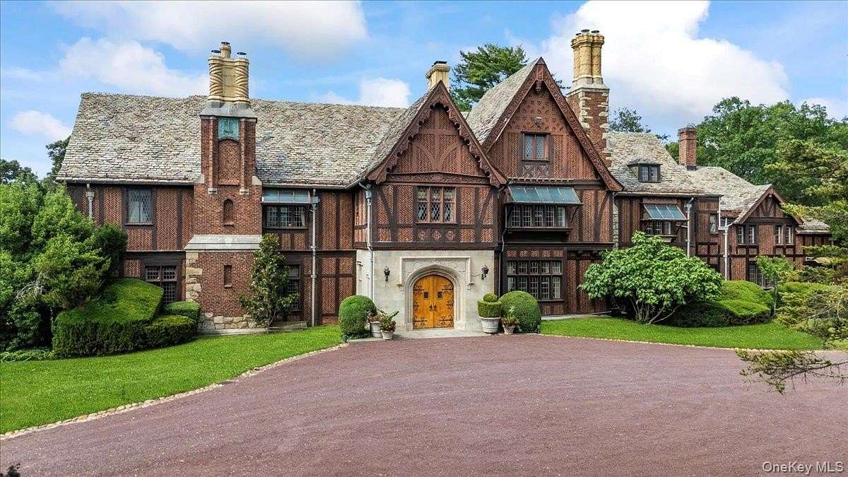 12 Acres of Land with Home for Sale in Mill Neck, New York