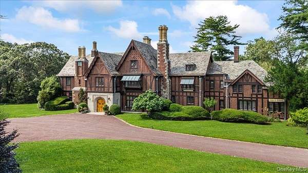 12 Acres of Land with Home for Sale in Mill Neck, New York