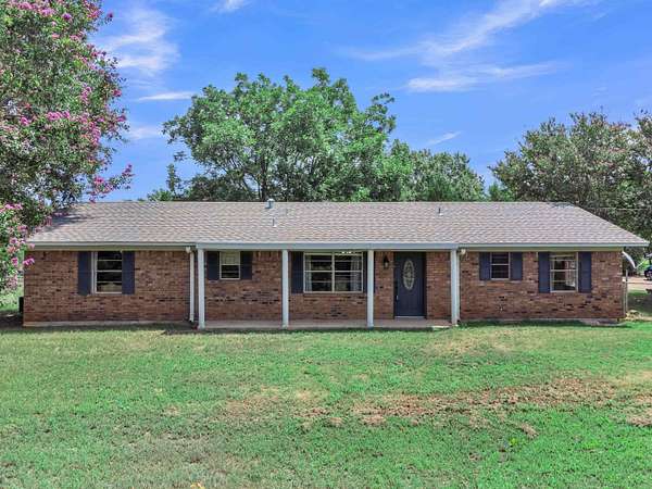 4 Acres of Residential Land with Home for Sale in Diana, Texas