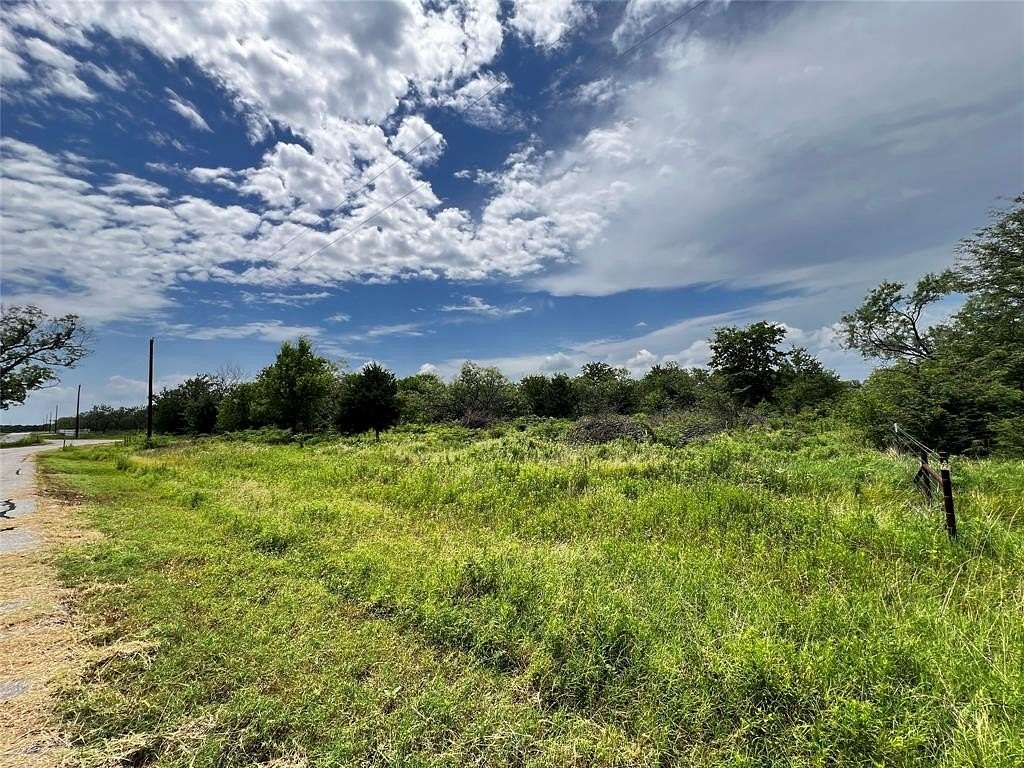 4.32 Acres of Residential Land for Sale in Corsicana, Texas