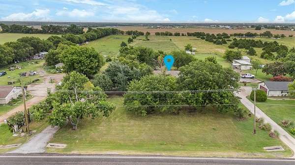 5 Acres of Residential Land with Home for Sale in Nevada, Texas