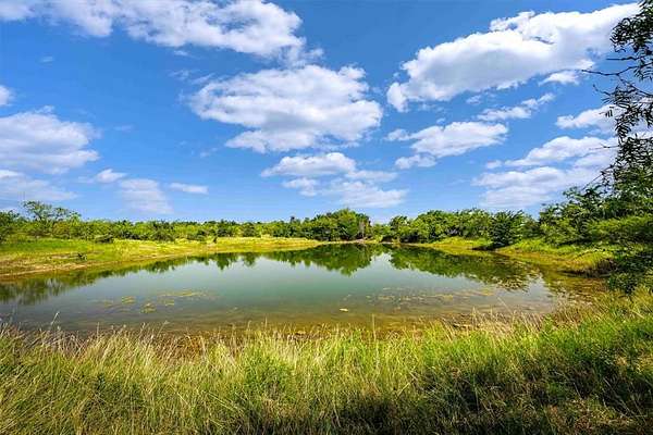102 Acres of Land for Sale in Mount Calm, Texas