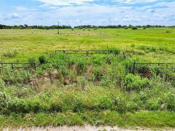 10.8 Acres of Land for Sale in Wills Point, Texas