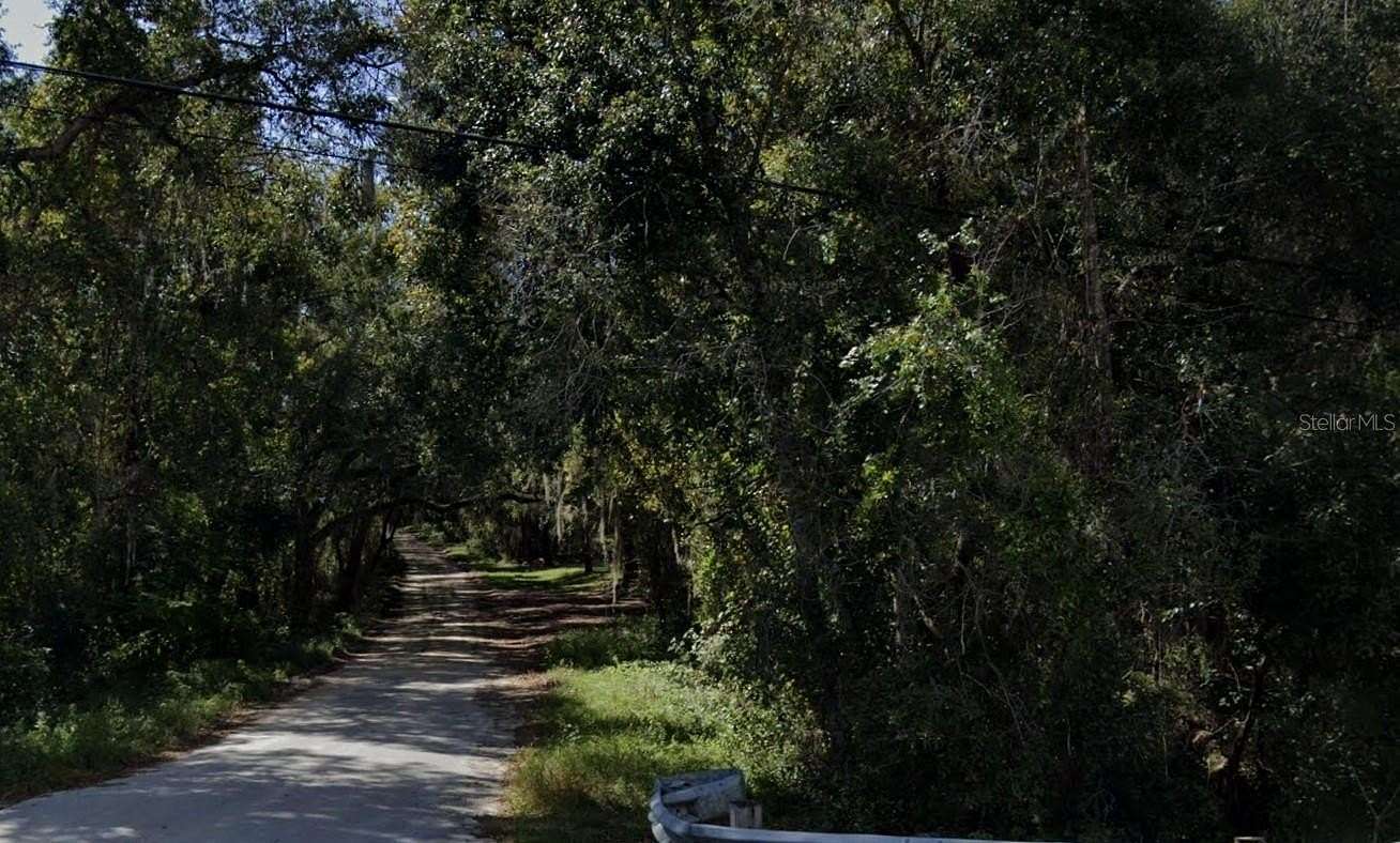 1 Acre of Residential Land for Sale in Hawthorne, Florida