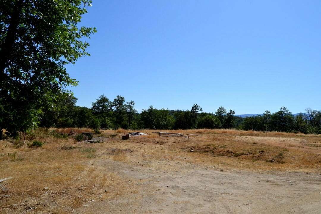 5.64 Acres of Land for Sale in Grants Pass, Oregon