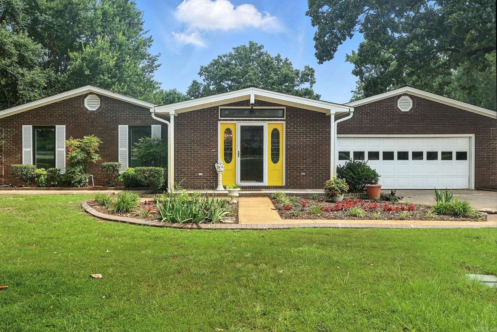 1.59 Acres of Residential Land with Home for Sale in Little Rock, Arkansas