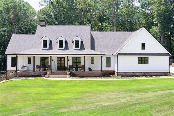 5 Acres of Residential Land with Home for Sale in Auburn, Georgia