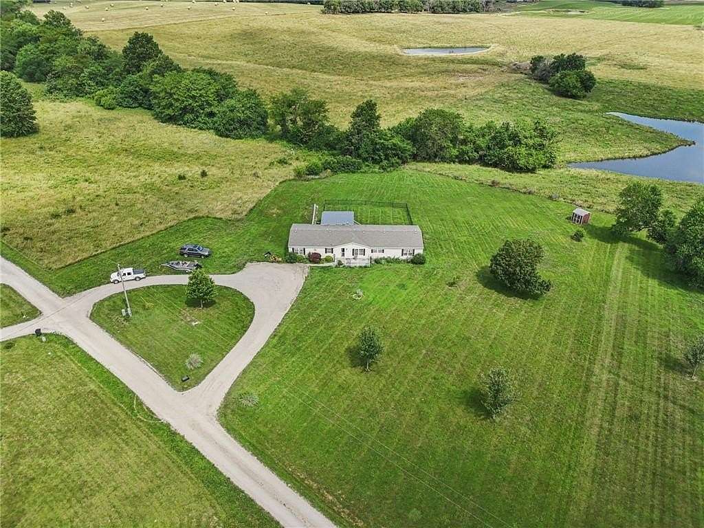 5 Acres of Residential Land with Home for Sale in Centerview, Missouri