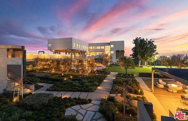 3.22 Acres of Residential Land with Home for Lease in Los Angeles, California