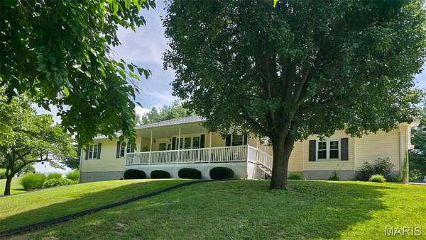 2 Acres of Residential Land with Home for Sale in Moro, Illinois