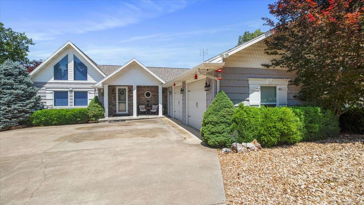 3 Acres of Residential Land with Home for Sale in Oakland, Arkansas