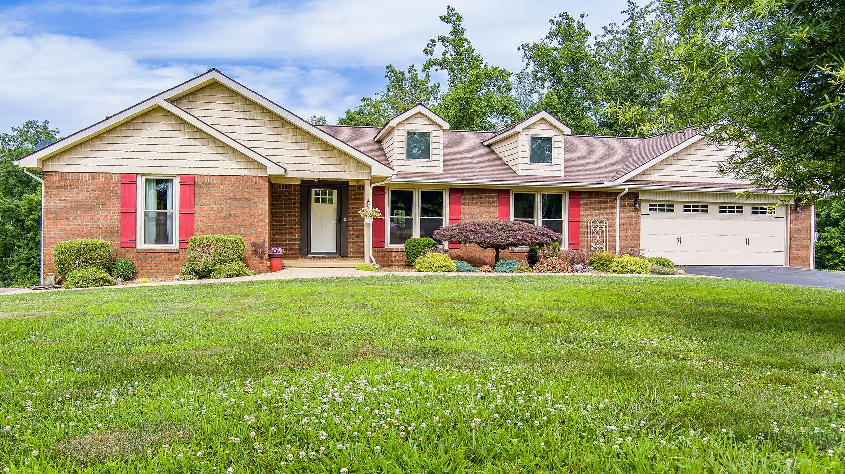 9.35 Acres of Land with Home for Auction in Burkesville, Kentucky