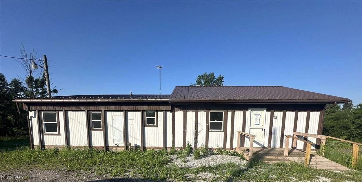 1.63 Acres of Residential Land with Home for Sale in Zanesville, Ohio