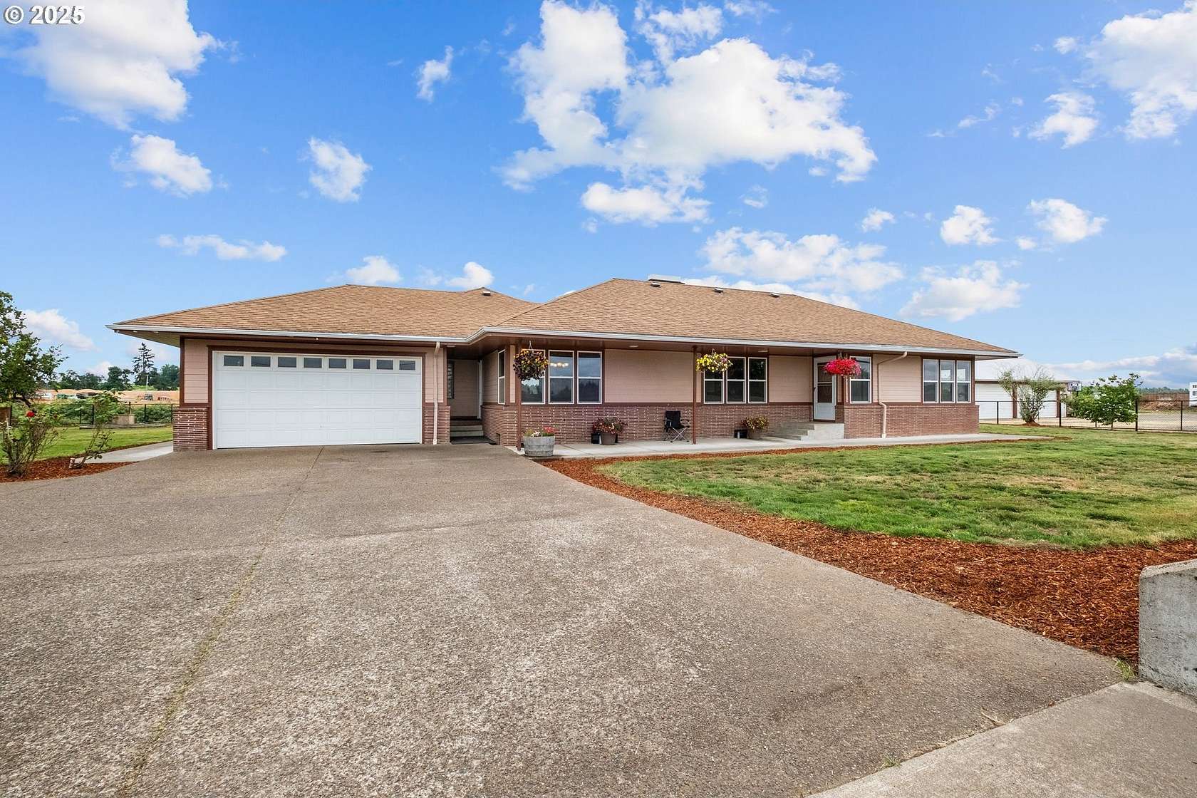 2.1 Acres of Residential Land with Home for Sale in Turner, Oregon