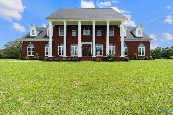 17 Acres of Land with Home for Sale in Fort Payne, Alabama