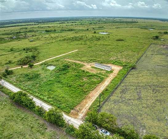 10 Acres of Land with Home for Sale in Barry, Texas