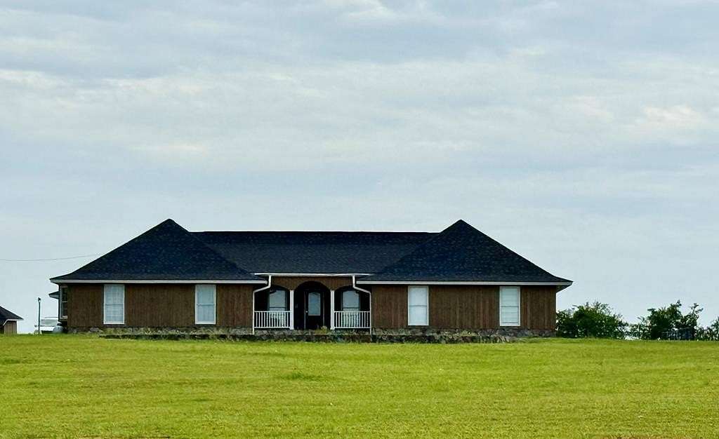 8 Acres of Land with Home for Sale in Mount Vernon, Georgia