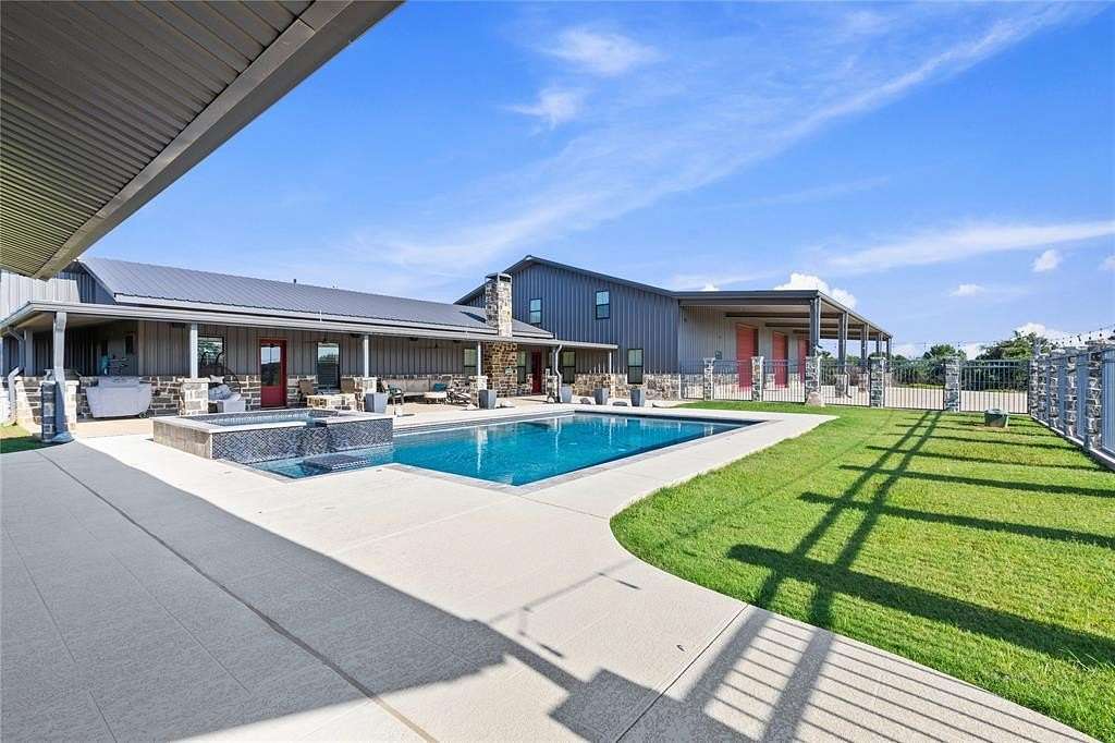 12 Acres of Land with Home for Sale in Boyd, Texas