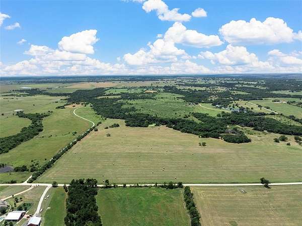 30 Acres of Land for Sale in Lott, Texas