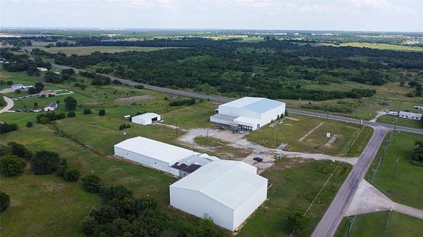 10 Acres of Commercial Land for Lease in Southmayd, Texas