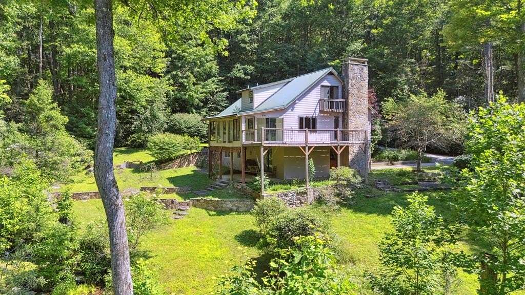 9.52 Acres of Residential Land with Home for Sale in Highlands, North Carolina