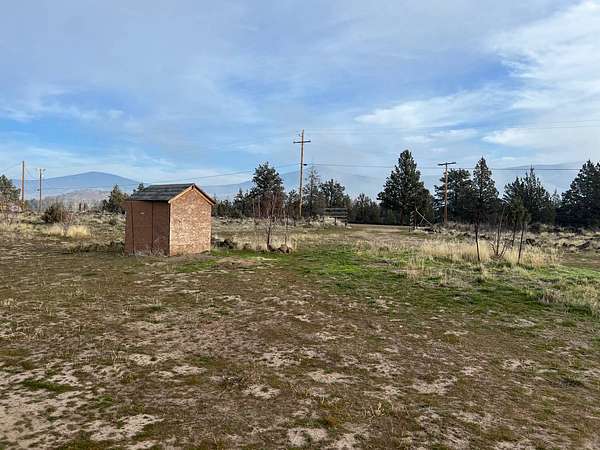 2.5 Acres of Residential Land for Sale in Montague, California
