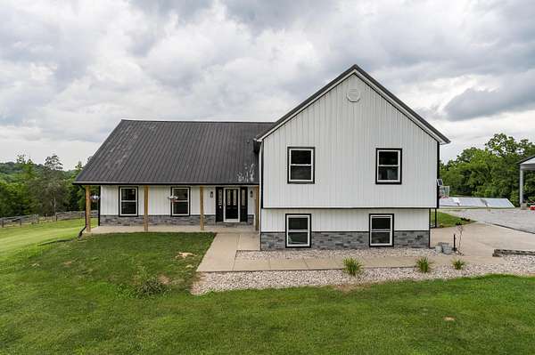 9.85 Acres of Residential Land with Home for Sale in Dry Ridge, Kentucky