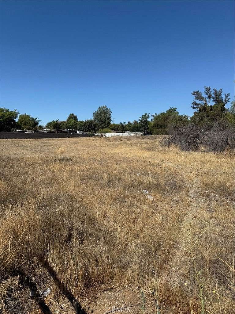 2 Acres of Residential Land with Home for Sale in Perris, California