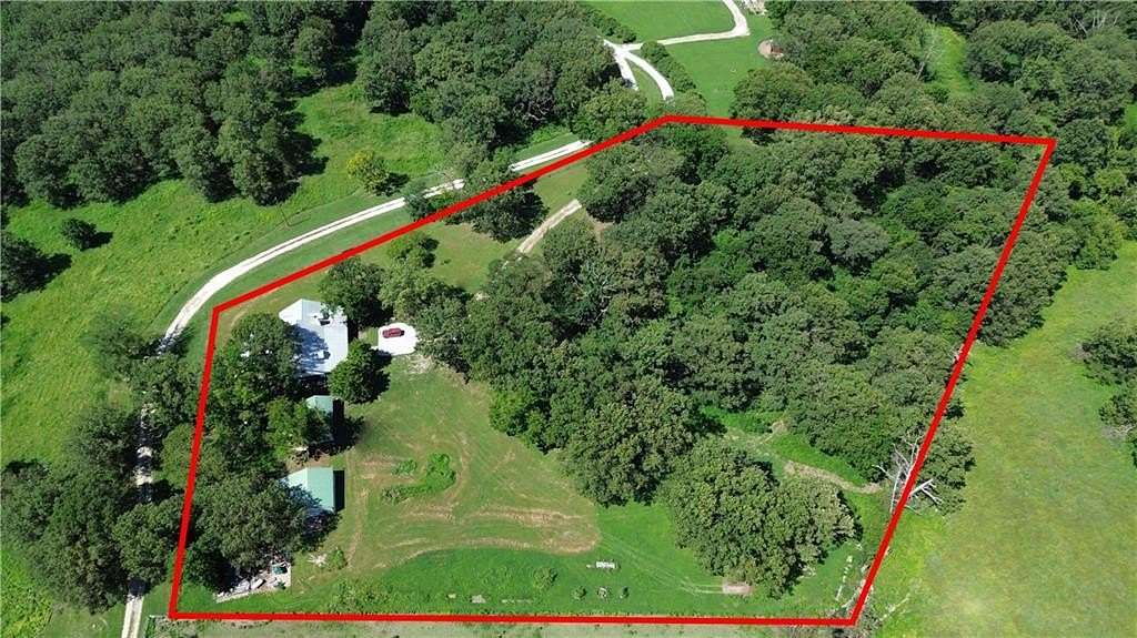 5 Acres of Residential Land with Home for Sale in Siloam Springs, Arkansas