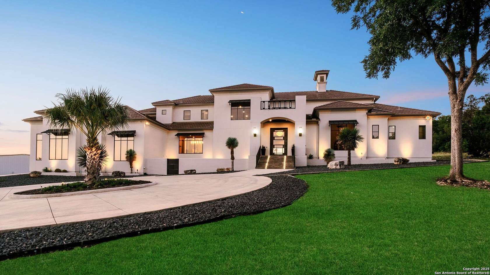 5.14 Acres of Residential Land with Home for Sale in Garden Ridge, Texas