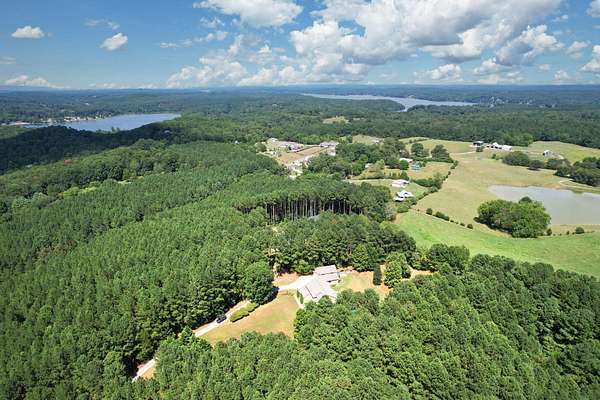 6.1 Acres of Residential Land with Home for Sale in Bakewell, Tennessee