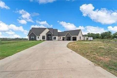 4.43 Acres of Residential Land with Home for Sale in Moody, Texas