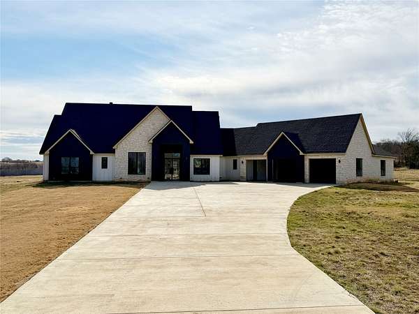 4.43 Acres of Land with Home for Sale in Moody, Texas