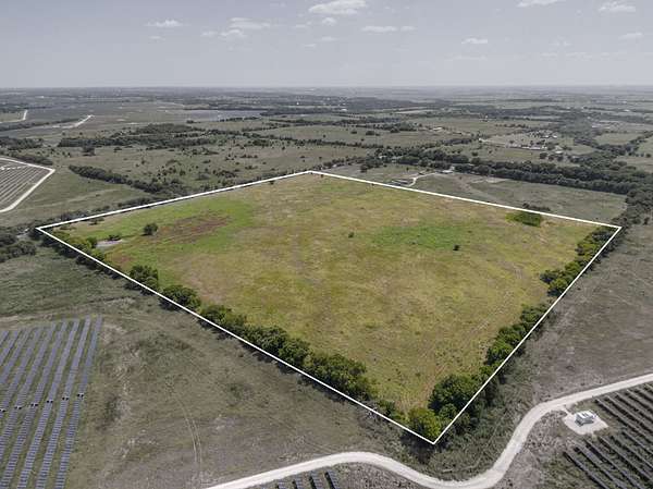 28.7 Acres of Agricultural & Residential Land for Sale in Hillsboro, Texas