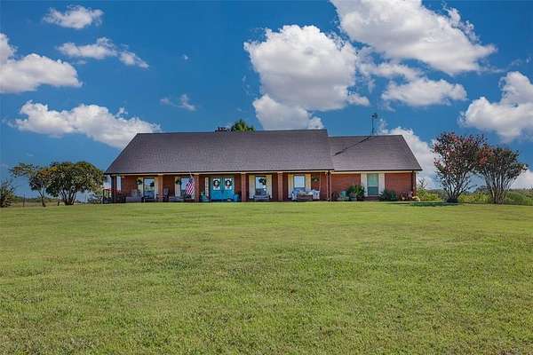 3.56 Acres of Residential Land with Home for Sale in Whitesboro, Texas