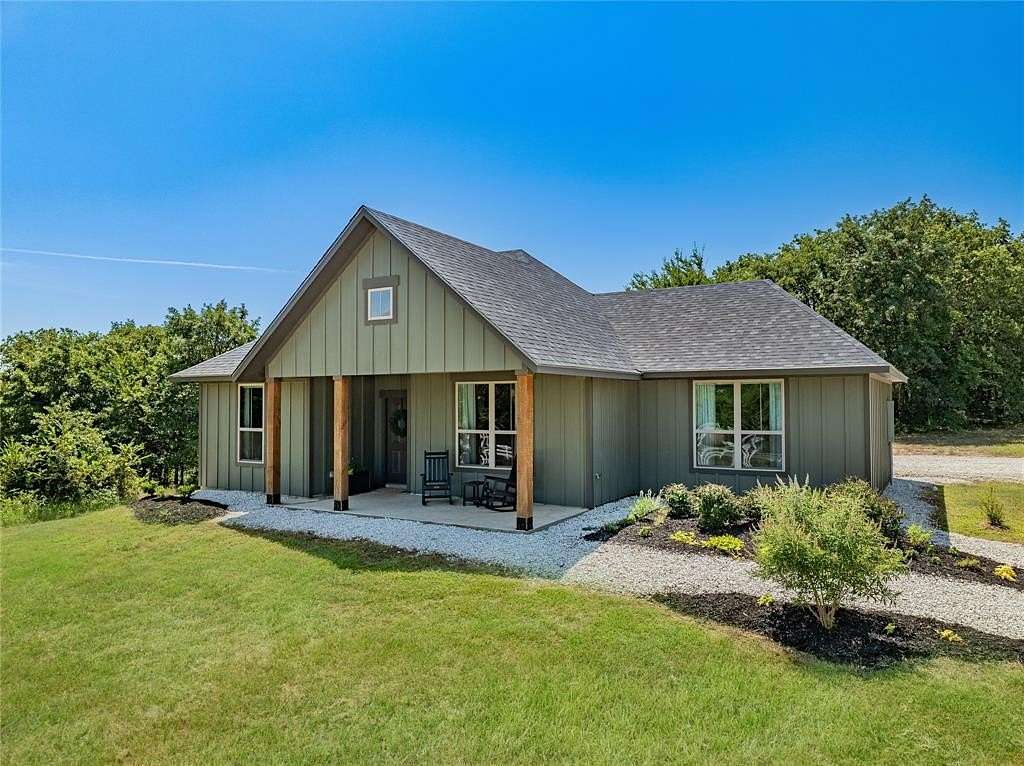 4.84 Acres of Residential Land with Home for Sale in Whitesboro, Texas