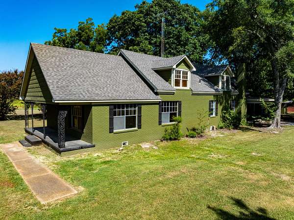 2 Acres of Residential Land with Home for Sale in Waldenburg, Arkansas