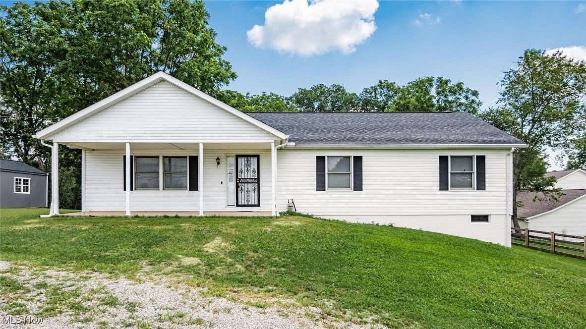 3.49 Acres of Residential Land with Home for Sale in Zanesville, Ohio