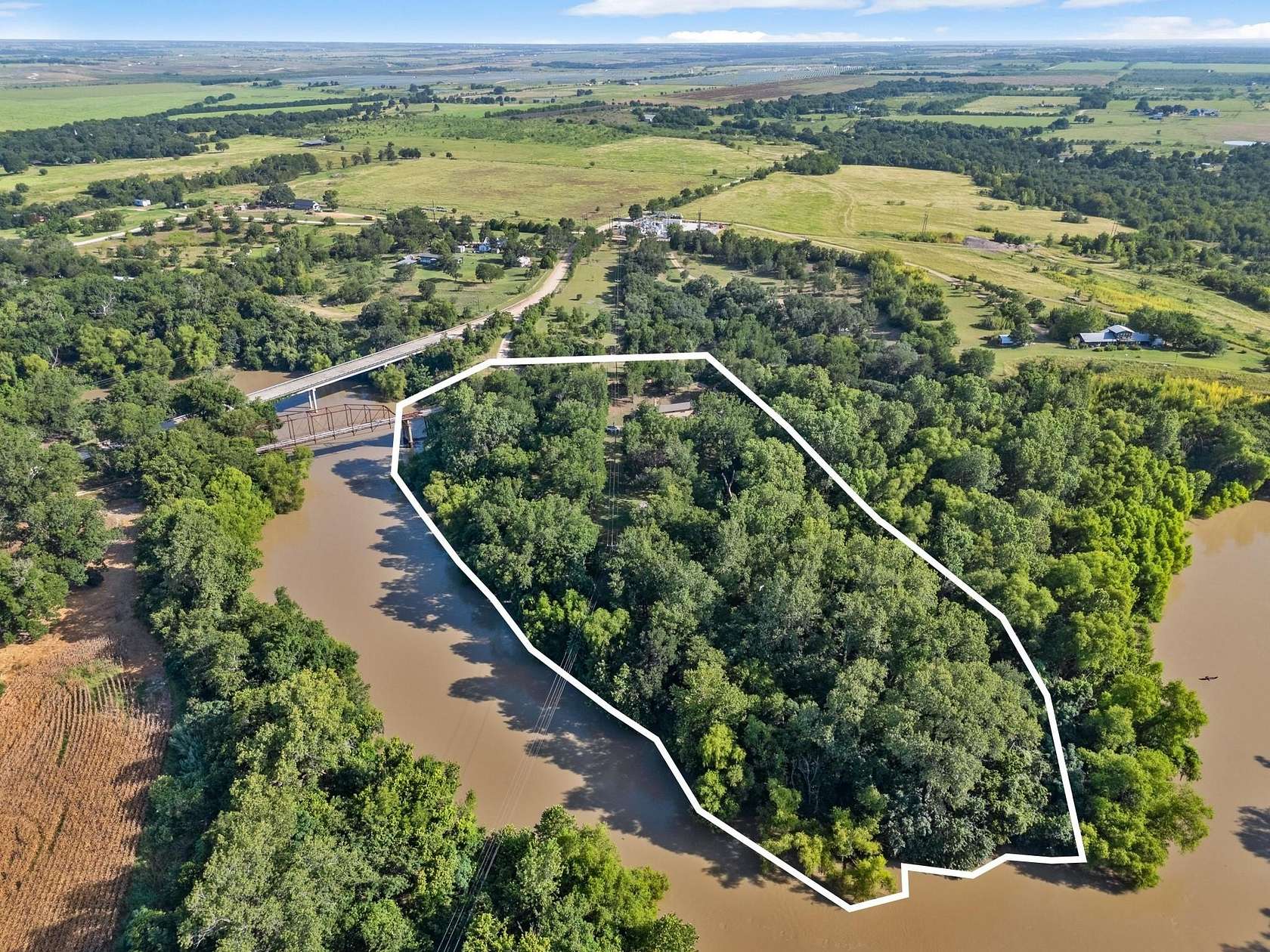 2.5 Acres of Residential Land with Home for Sale in Buckholts, Texas