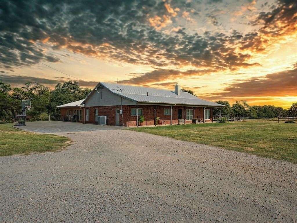 3 Acres of Residential Land with Home for Sale in Mineral Wells, Texas