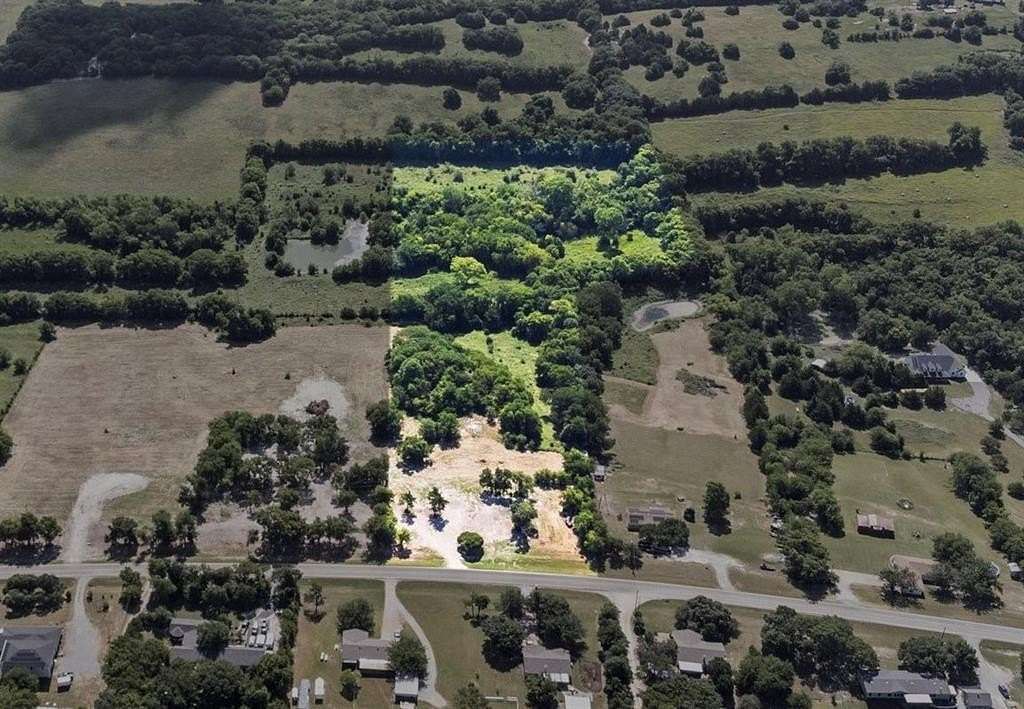 11 Acres of Land for Sale in Whitewright, Texas