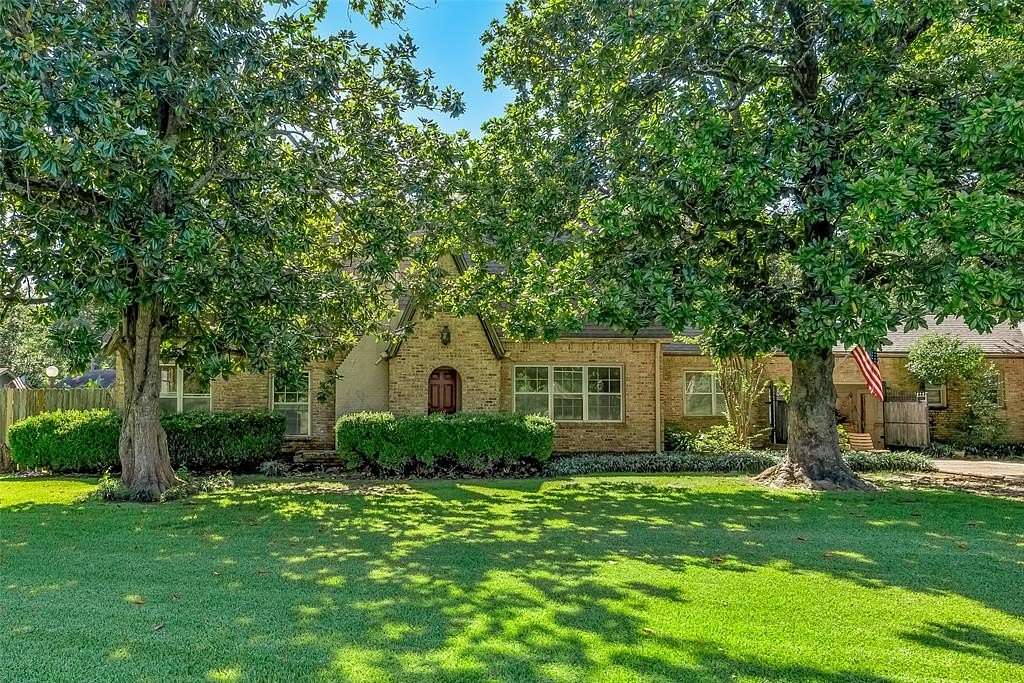 2.8 Acres of Residential Land with Home for Sale in Belcher, Louisiana