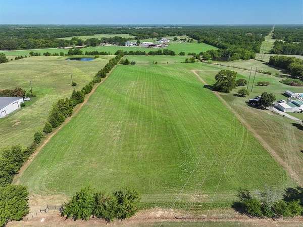 10 Acres of Land for Sale in Wills Point, Texas