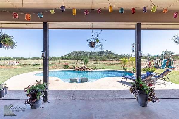 15 Acres of Land with Home for Sale in Ovalo, Texas