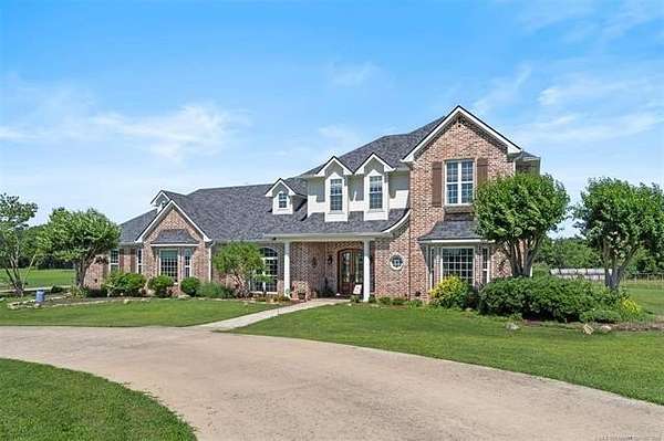 4.84 Acres of Residential Land with Home for Sale in Durant, Oklahoma