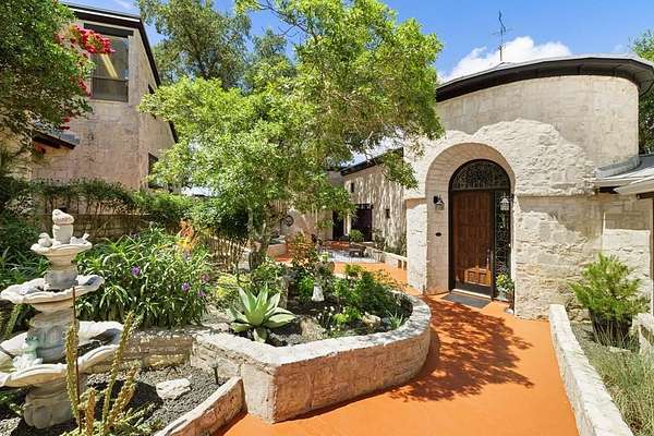 6 Acres of Improved Land for Sale in Kerrville, Texas