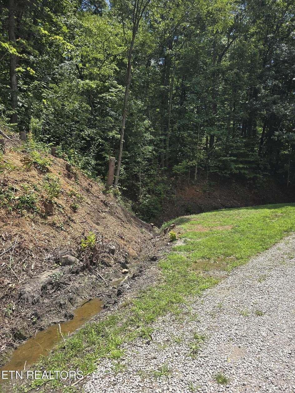 0.98 Acres of Land for Sale in Jellico, Tennessee