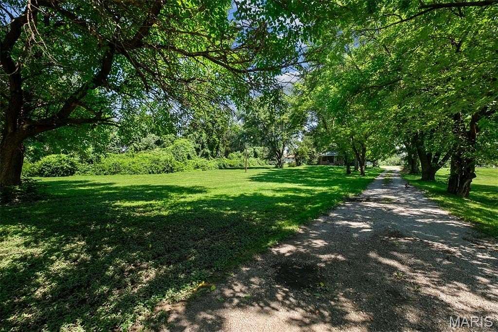 1.62 Acres of Improved Mixed-Use Land for Sale in Florissant, Missouri